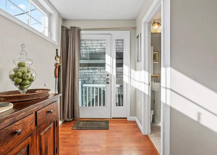 Perkins Cove Oceanfront Cottage